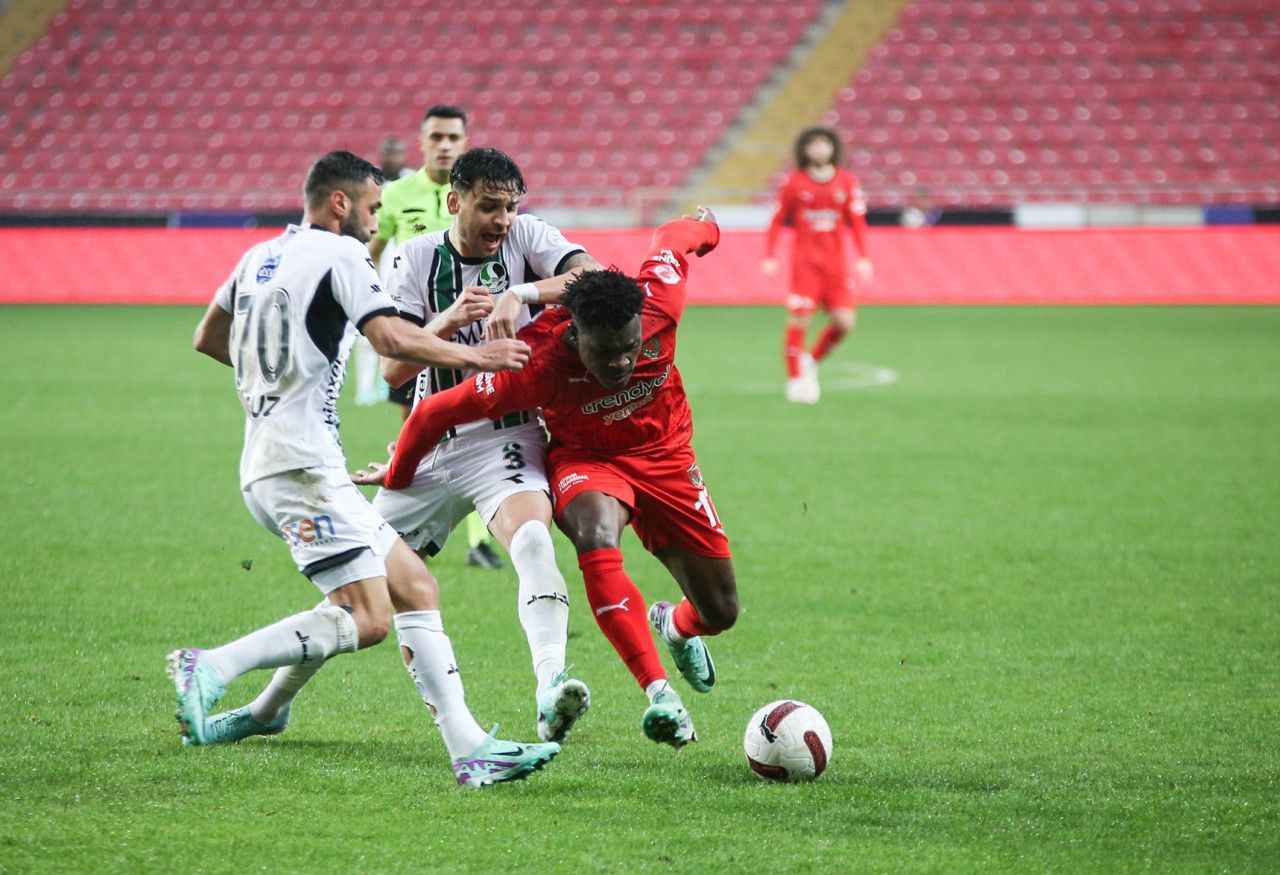 nhan-dinh-soi-keo-sakaryaspor-vs-hatayspor-luc-0h00-ngay-16-12-2025